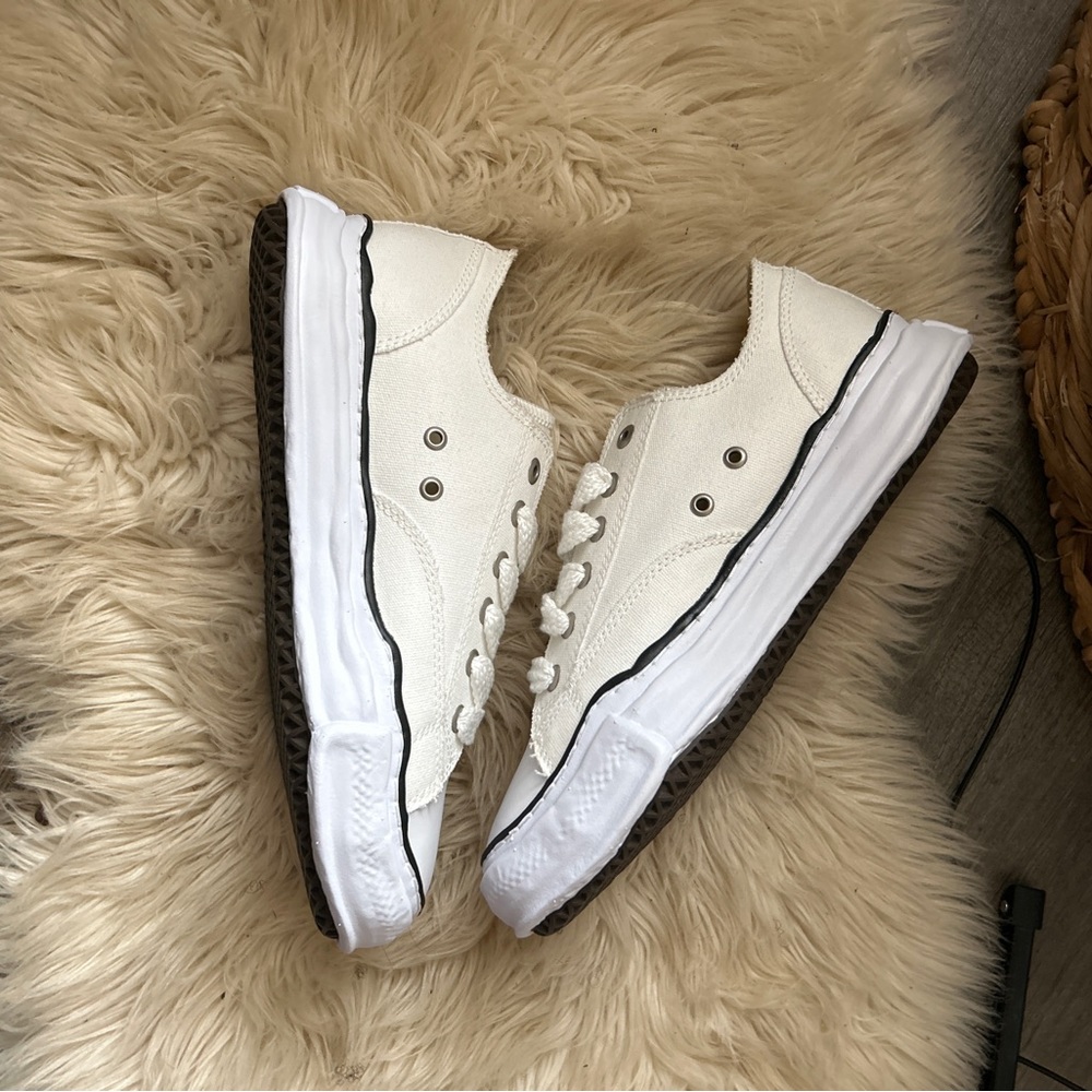 White Miharas